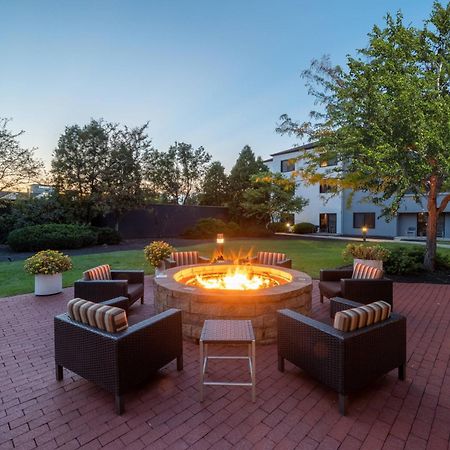 Hotel Courtyard Columbus Airport Exterior foto