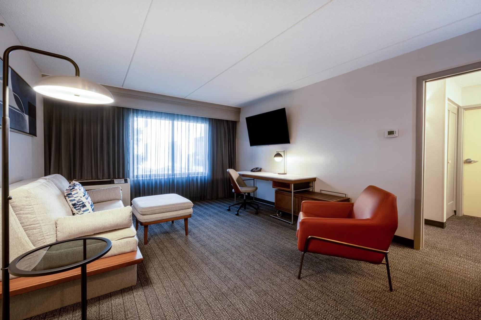 Hotel Courtyard Columbus Airport Exterior foto