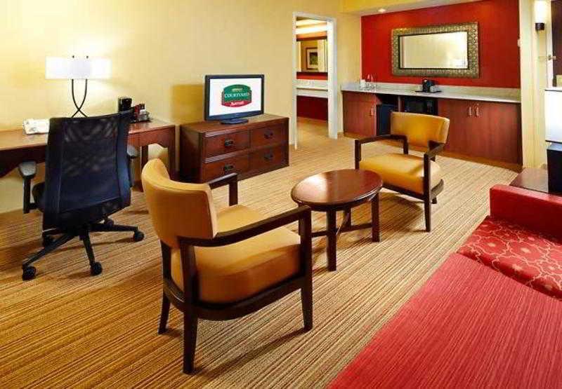 Hotel Courtyard Columbus Airport Exterior foto