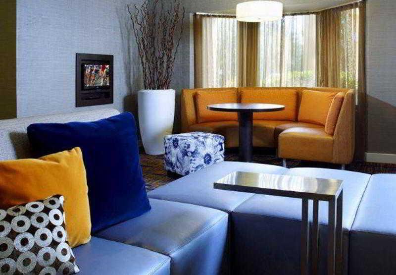 Hotel Courtyard Columbus Airport Exterior foto